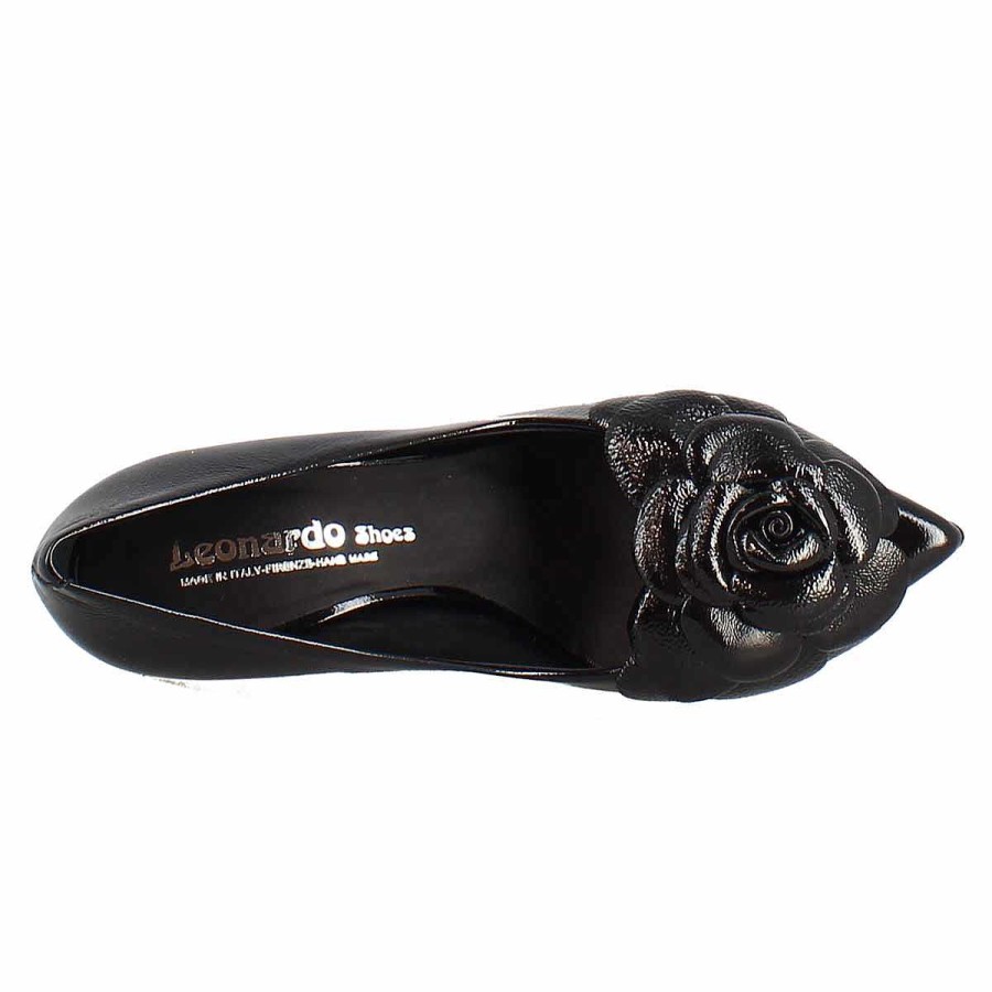 Leonardo Pumps | Dekollete Aus Schwarzem Naplak-Leder Mit Blume